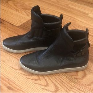 Pour La Victoire Leather Sneakers